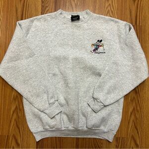 Vintage Disney Crewneck Sweatshirt Men’s size Large Mickey Mouse Skiing Retro